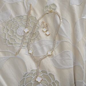 Elegant Gold and White Floral Jewelry Set